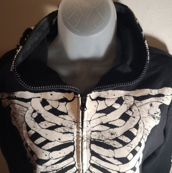 Teenage Runaway Sweater - Picture 6 of 12